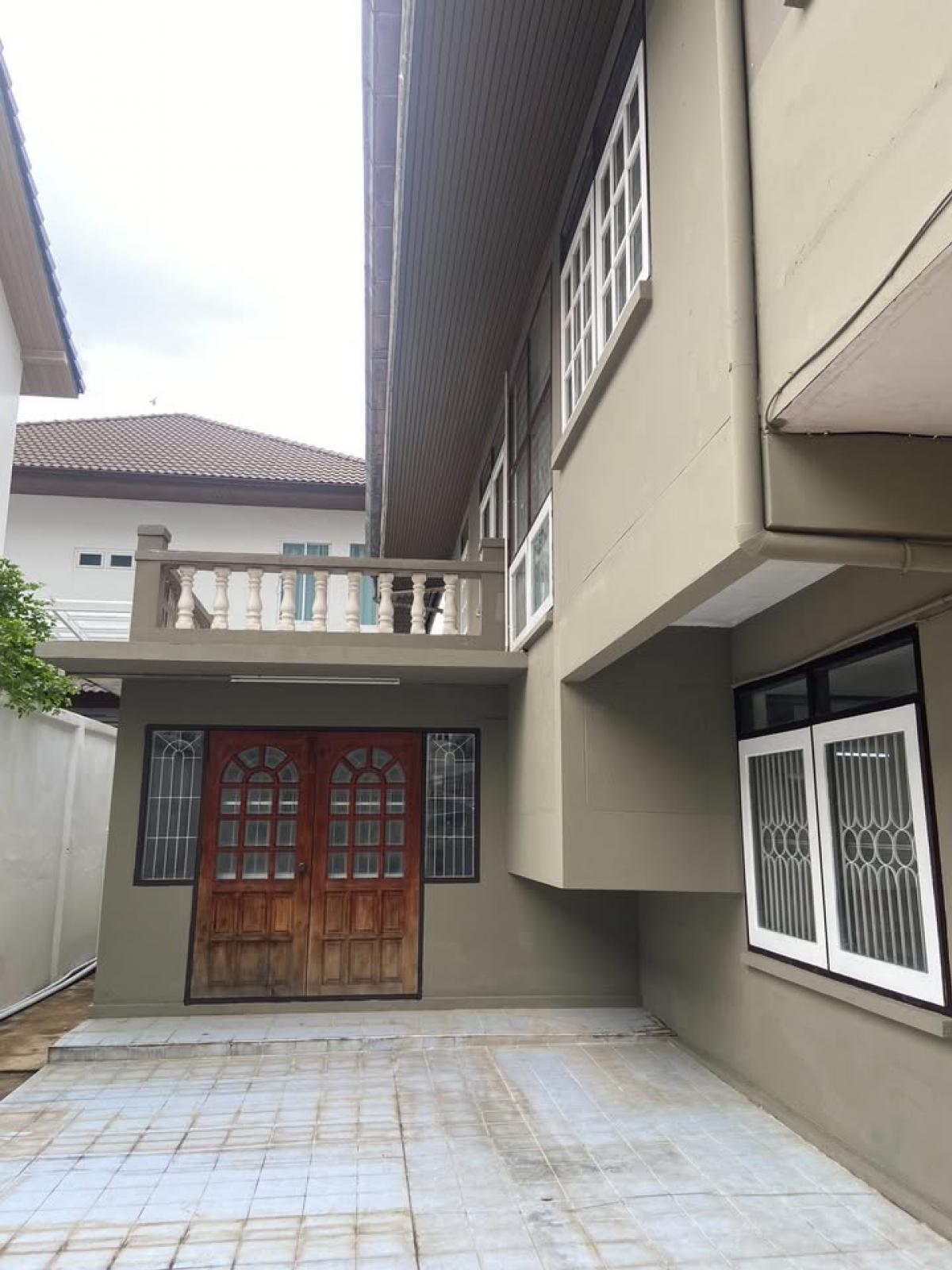 ให้เช่าบ้านพระราม 9 เพชรบุรีตัดใหม่ RCA : 28/02/2026, บ้าน 4 ห้องนอน พร้อมพื้นที่กว้างใจกลางพระราม 9 เช่าหรือซื้อได้ ตามใจคุณ ราคาเริ่มต้นดีมาก!