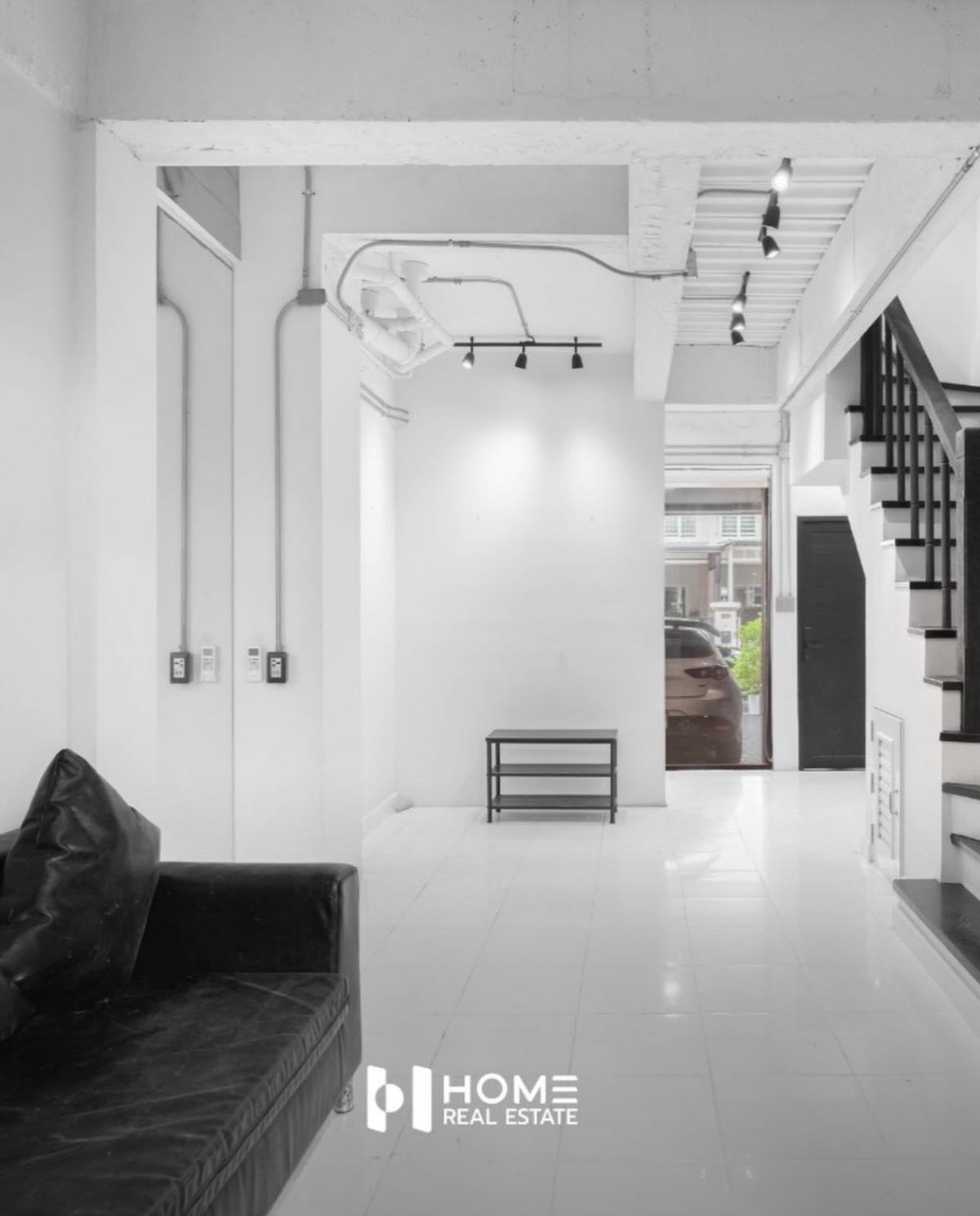 ขายทาวน์โฮมเลียบทางด่วนรามอินทรา : 28/02/2026, บ้านสวย 3 ห้องนอน พร้อมพื้นที่กว้าง 210 ตรม. ใกล้แยกลาดพร้าว เช่า 39,000 บ./ด. ขาย 4.88 ล้าน ตอบโจทย์ทุกไลฟ์สไตล์