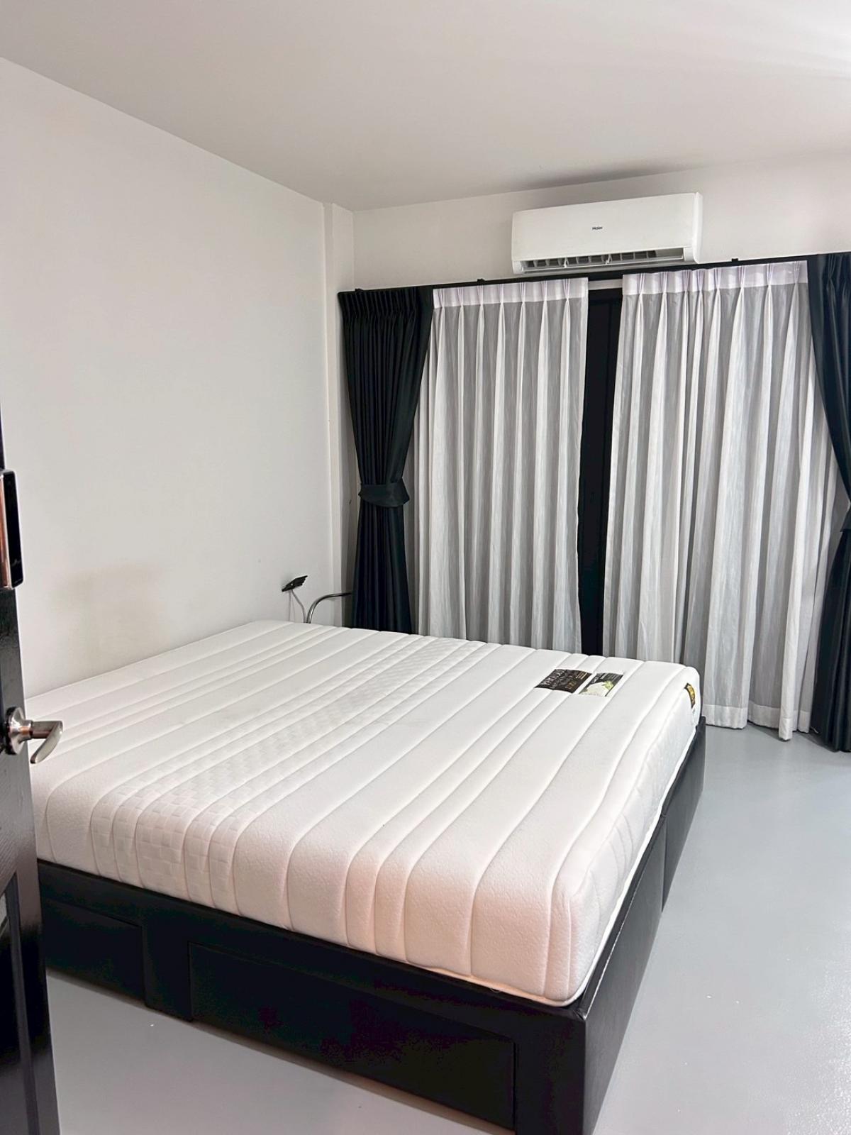 ขายทาวน์โฮมเลียบทางด่วนรามอินทรา : 28/02/2026, บ้านสวย 3 ห้องนอน พร้อมพื้นที่กว้าง 210 ตรม. ใกล้แยกลาดพร้าว เช่า 39,000 บ./ด. ขาย 4.88 ล้าน ตอบโจทย์ทุกไลฟ์สไตล์