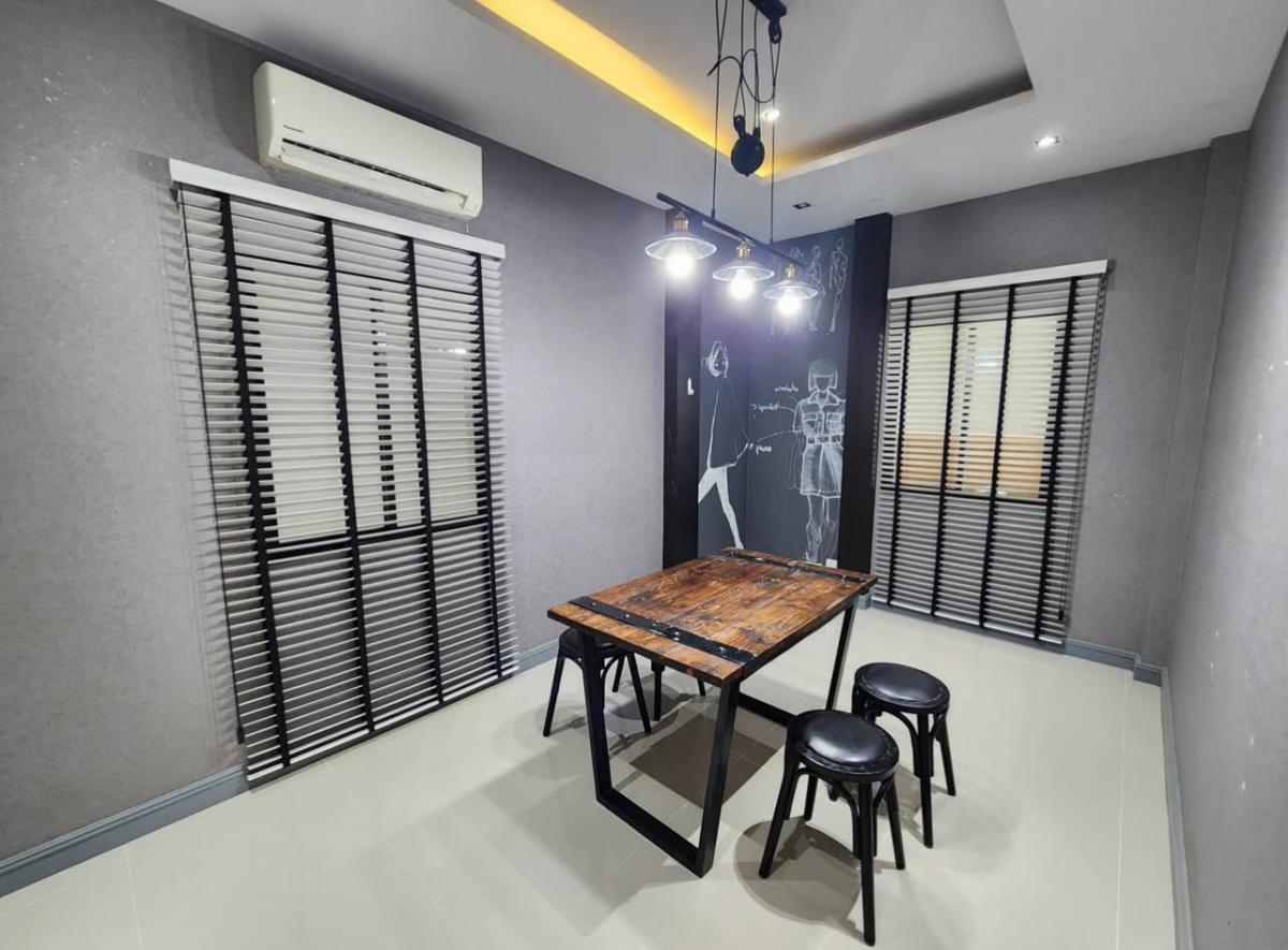 For SaleHouseMin Buri, Romklao : For rent or sale, 2 detached houses, complete addition, 7 bedrooms, near Chatuchot Expressway. The Ricco Residence Wongwaen-Chatuchot, good price, fully furnished, ready to move in!