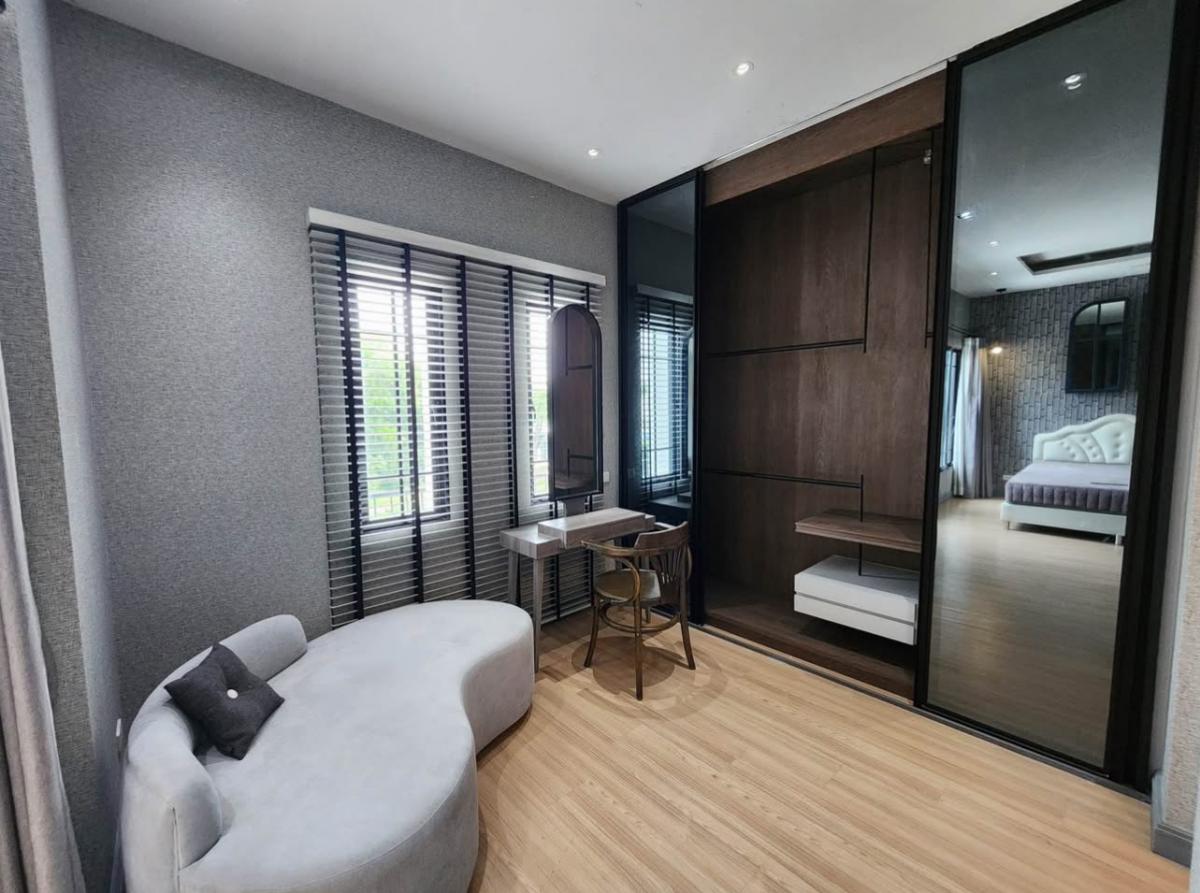 For SaleHouseMin Buri, Romklao : For rent or sale, 2 detached houses, complete addition, 7 bedrooms, near Chatuchot Expressway. The Ricco Residence Wongwaen-Chatuchot, good price, fully furnished, ready to move in!