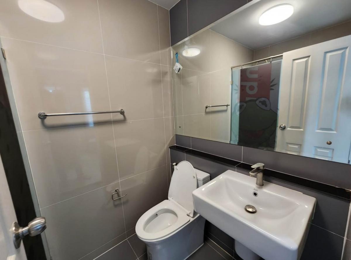 For SaleHouseMin Buri, Romklao : For rent or sale, 2 detached houses, complete addition, 7 bedrooms, near Chatuchot Expressway. The Ricco Residence Wongwaen-Chatuchot, good price, fully furnished, ready to move in!