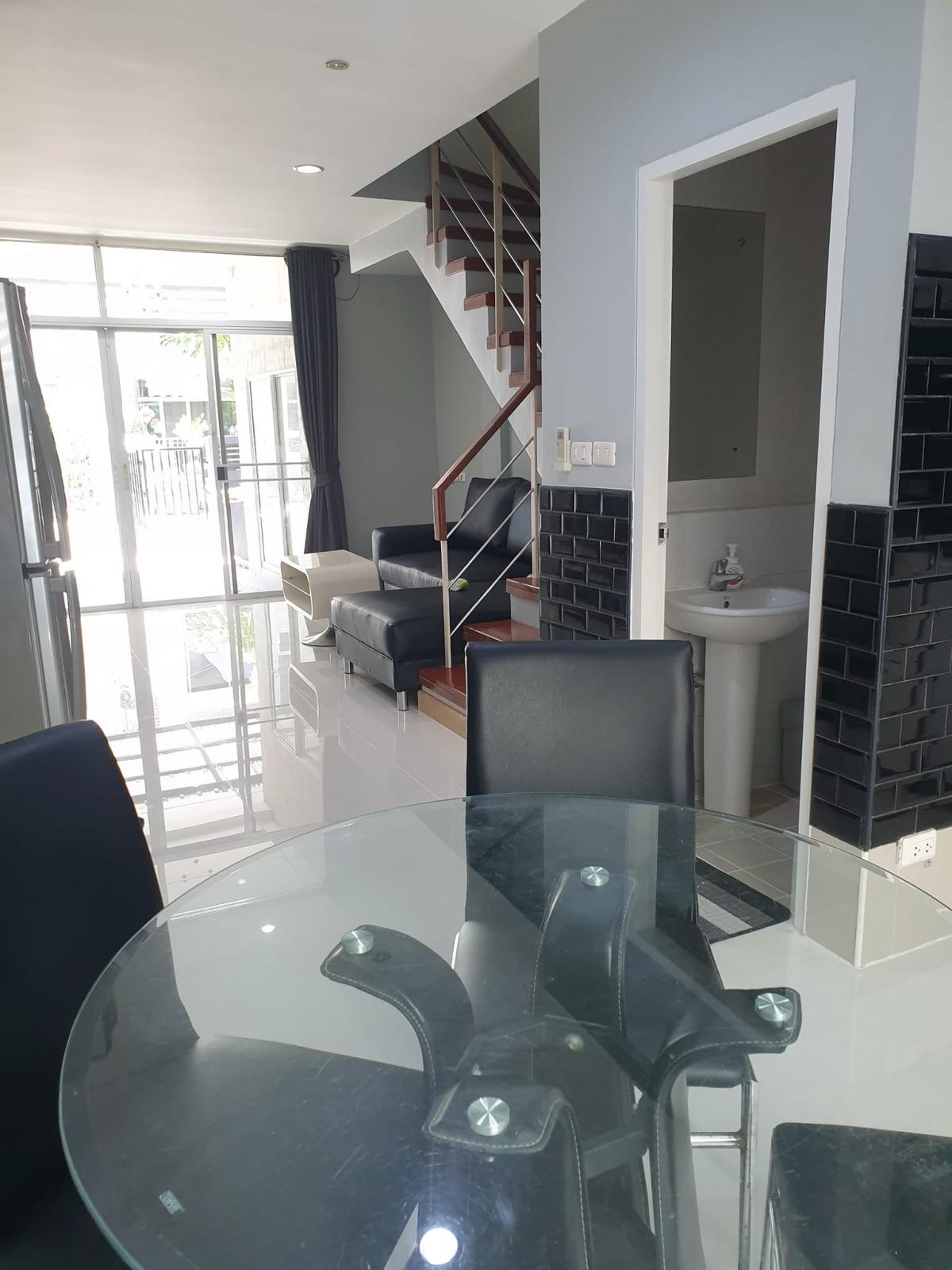 For RentTownhomeSathorn, Narathiwat : Townhome for rent Sathorn-Narathiwat, 3 floors, fully furnished, ready to move in. Beautiful house in the heart of Rama 3, convenient to travel, very close to the city.