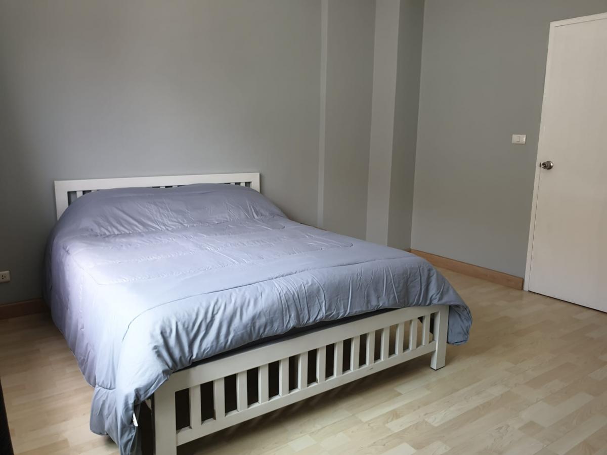 For RentTownhomeSathorn, Narathiwat : Townhome for rent Sathorn-Narathiwat, 3 floors, fully furnished, ready to move in. Beautiful house in the heart of Rama 3, convenient to travel, very close to the city.