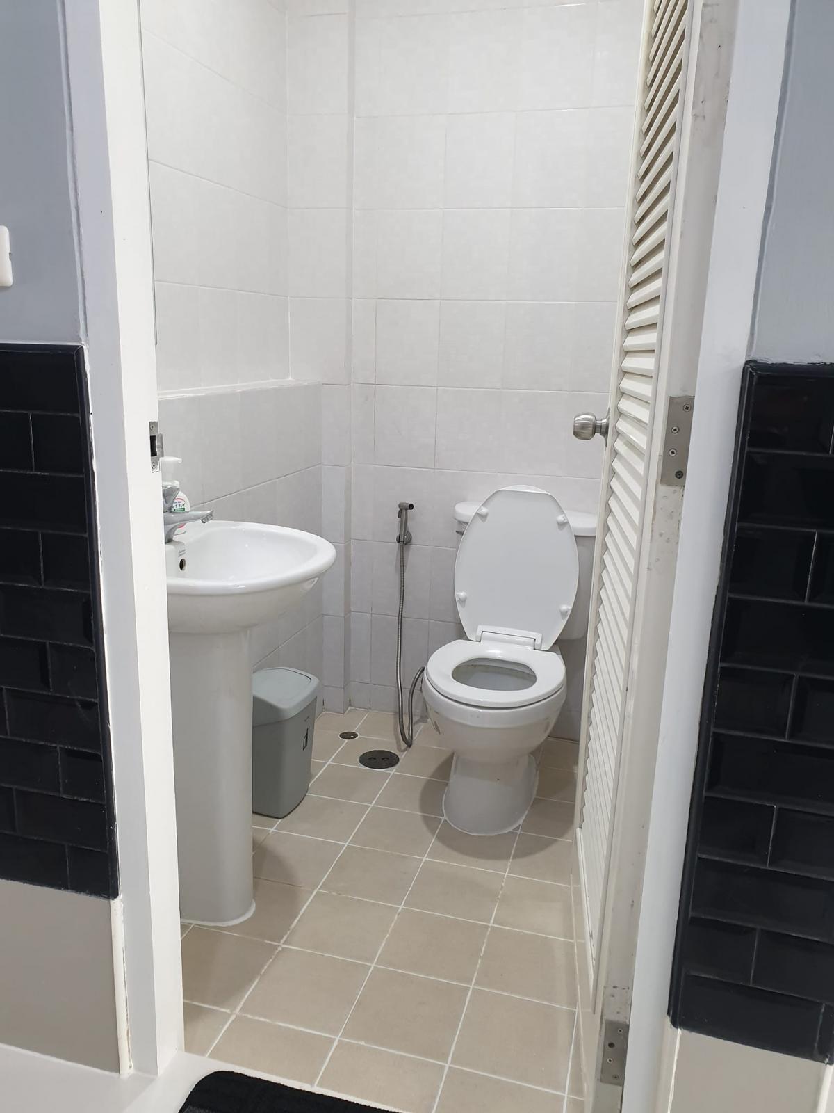 For RentTownhomeSathorn, Narathiwat : Townhome for rent Sathorn-Narathiwat, 3 floors, fully furnished, ready to move in. Beautiful house in the heart of Rama 3, convenient to travel, very close to the city.