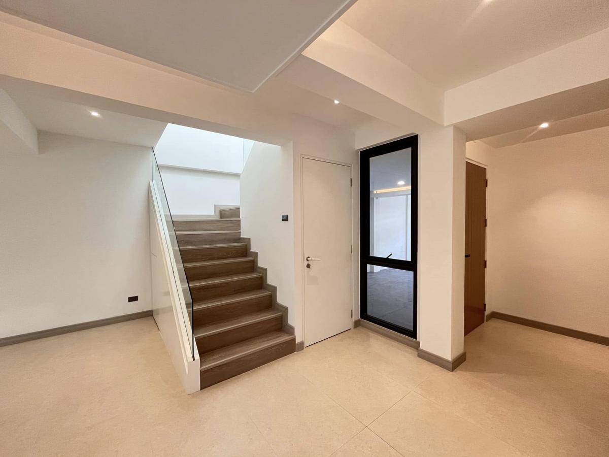 ขายทาวน์โฮมอารีย์ อนุสาวรีย์ : 28/02/2026, บ้านเดี่ยวหรู 3 ห้องนอน ใจกลางเมืองพร้อมเช่า 75,000 บ./ด. พื้นที่กว้าง 205 ตร.ม. ใกล้ BTS นานา / สยาม / อารีย์ / จตุจักร