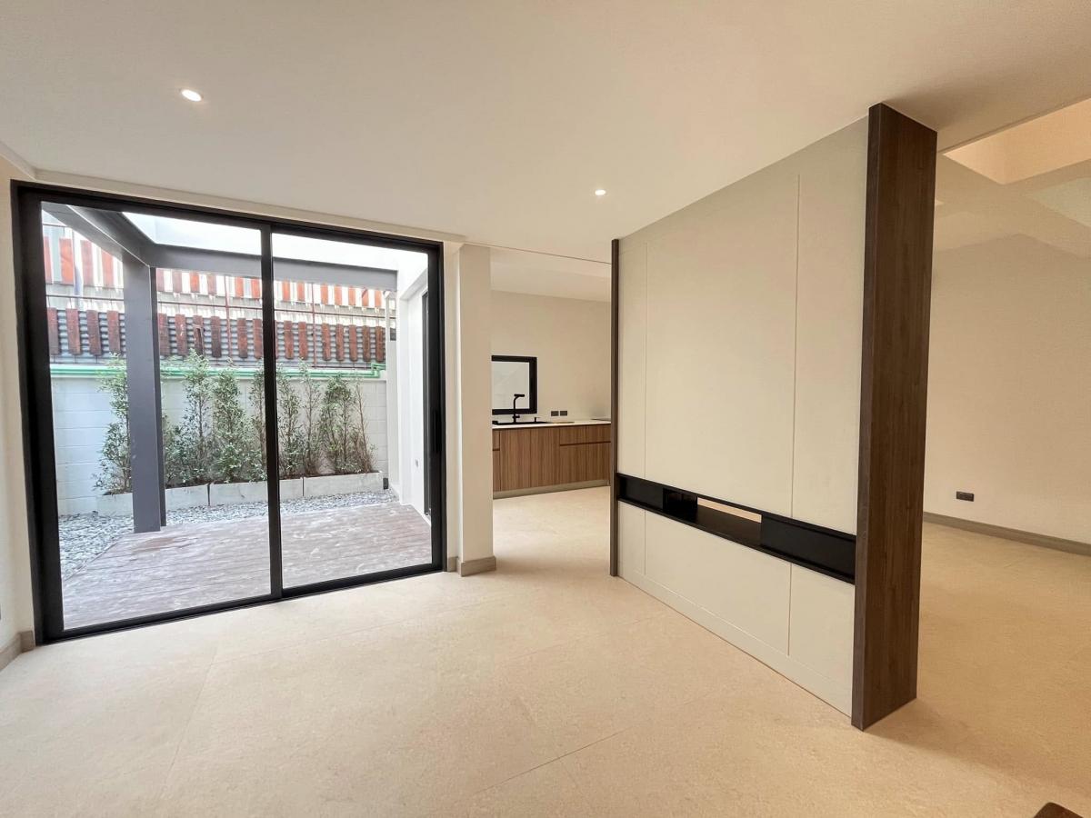 ขายทาวน์โฮมอารีย์ อนุสาวรีย์ : 28/02/2026, บ้านเดี่ยวหรู 3 ห้องนอน ใจกลางเมืองพร้อมเช่า 75,000 บ./ด. พื้นที่กว้าง 205 ตร.ม. ใกล้ BTS นานา / สยาม / อารีย์ / จตุจักร