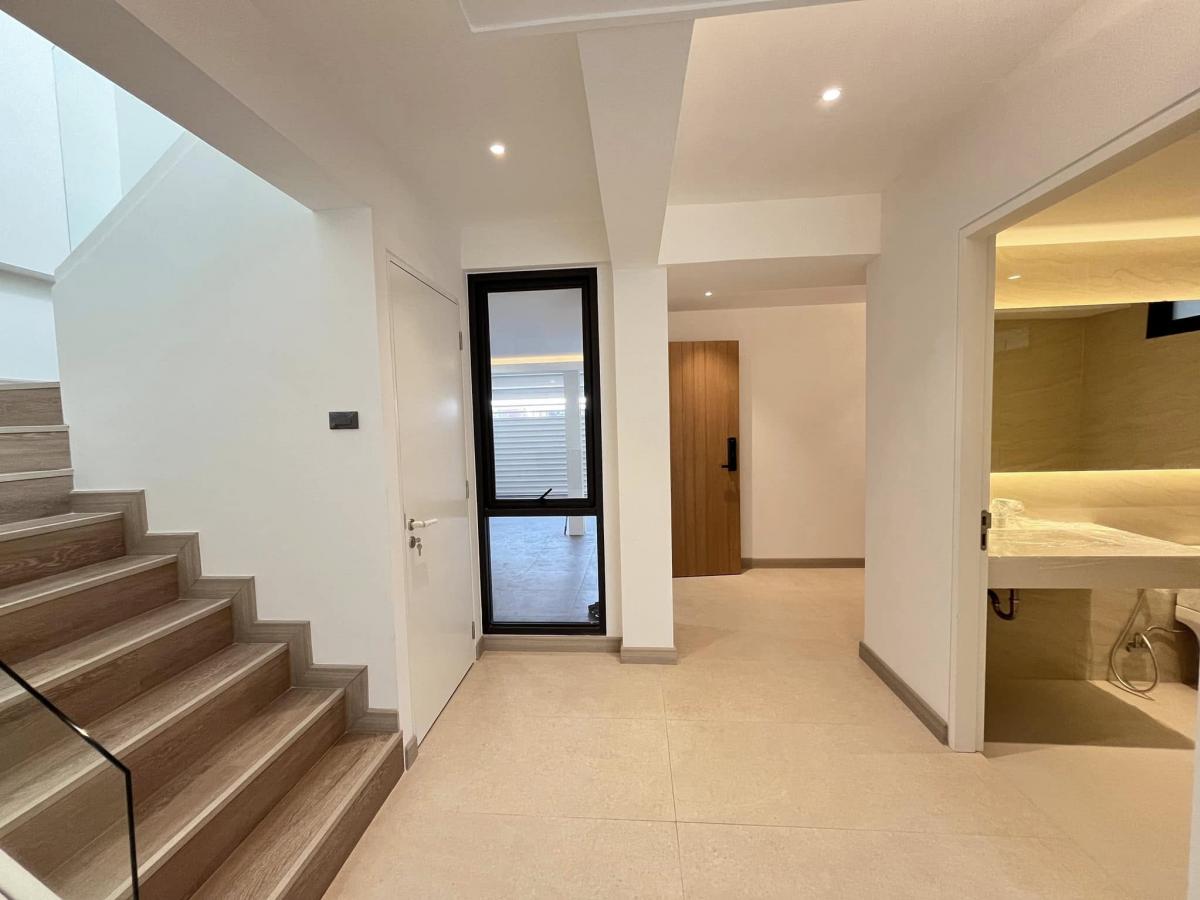 ขายทาวน์โฮมอารีย์ อนุสาวรีย์ : 28/02/2026, บ้านเดี่ยวหรู 3 ห้องนอน ใจกลางเมืองพร้อมเช่า 75,000 บ./ด. พื้นที่กว้าง 205 ตร.ม. ใกล้ BTS นานา / สยาม / อารีย์ / จตุจักร