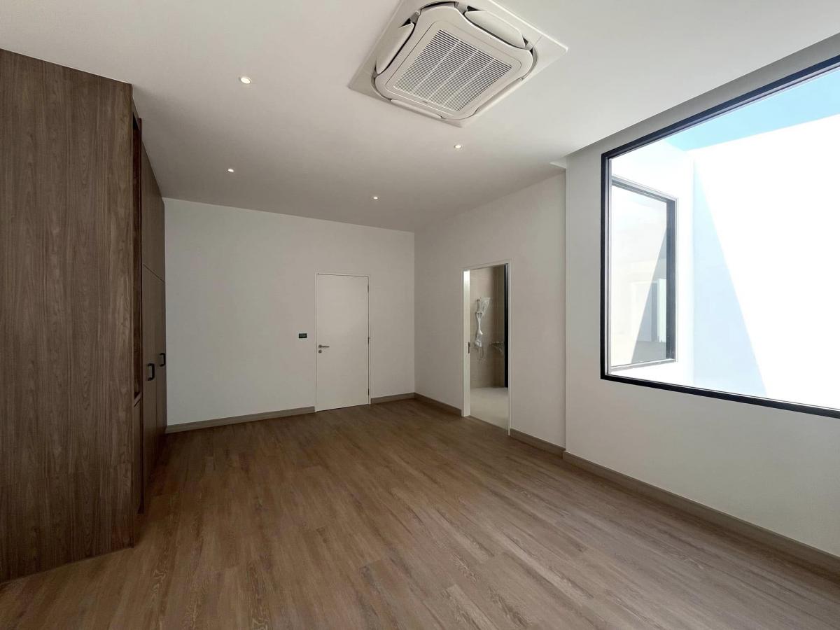 ขายทาวน์โฮมอารีย์ อนุสาวรีย์ : 28/02/2026, บ้านเดี่ยวหรู 3 ห้องนอน ใจกลางเมืองพร้อมเช่า 75,000 บ./ด. พื้นที่กว้าง 205 ตร.ม. ใกล้ BTS นานา / สยาม / อารีย์ / จตุจักร