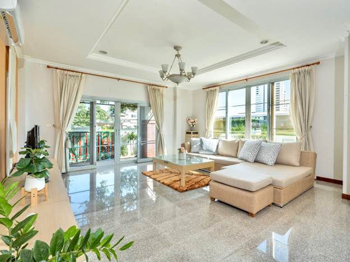 For RentHouseBangna, Bearing, Lasalle : P-2934 Urgent for rent! 2-story detached house in Soi Lasalle Village. Srinakarin side, ready to move in