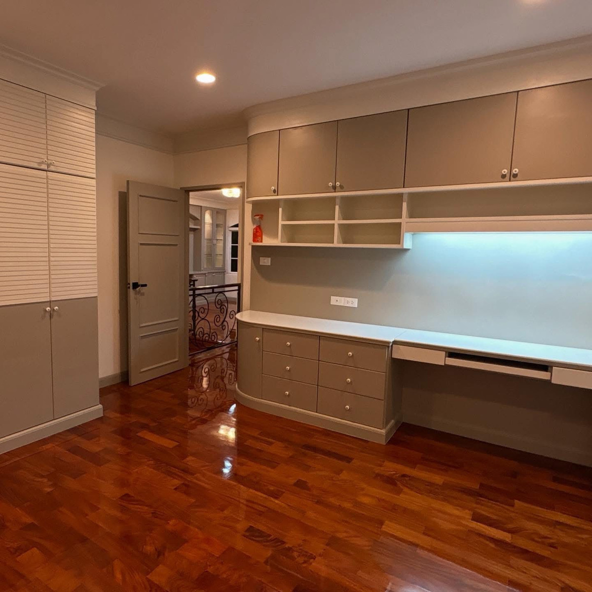 For RentHouseLadkrabang, Suwannaphum Airport : P-2929 For rent! Golden Nakara On Nut 65 ready to move in.