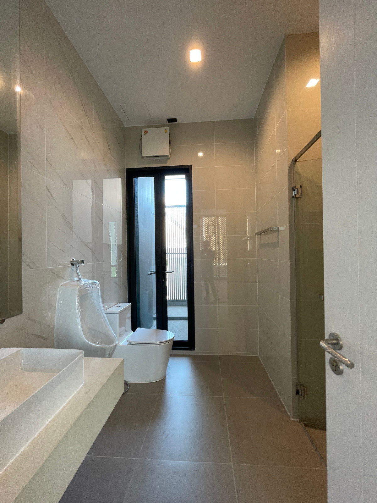 For SaleHome OfficeRamkhamhaeng, Hua Mak : Luxurious 5-story home office for sale, Metier Rama 9 project (Metier Rama 9), designed under the concept of superiority. Private parking for up to 6 cars