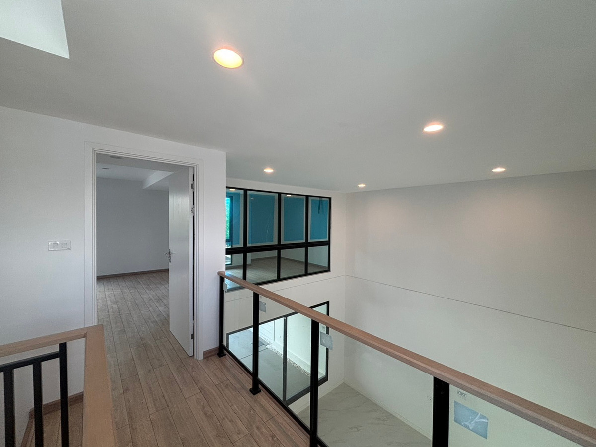 ขายทาวน์โฮมพระราม 3 สาธุประดิษฐ์ : ✨ขายทาวน์โฮมสไตล์ Modern 4ชั้นย่านพระราม 3 ขนาด 270ตรม. 3ห้องนอน เน้นความโปร่ง โล่งภายในในตัวบ้าน ใกล้ King’s College International School และทางด่วน