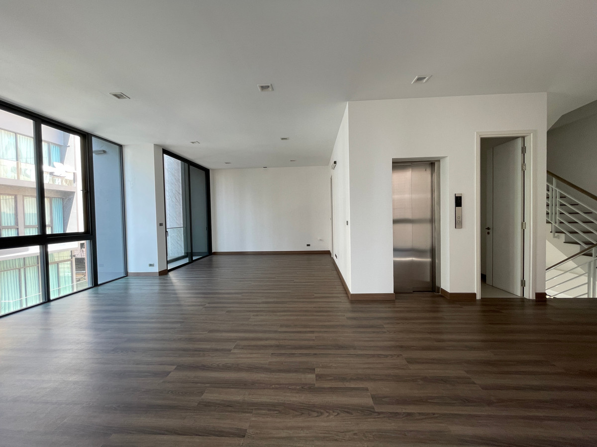 For SaleHome OfficeRamkhamhaeng, Hua Mak : Luxurious 5-story home office for sale, Metier Rama 9 project (Metier Rama 9), designed under the concept of superiority. Private parking for up to 6 cars