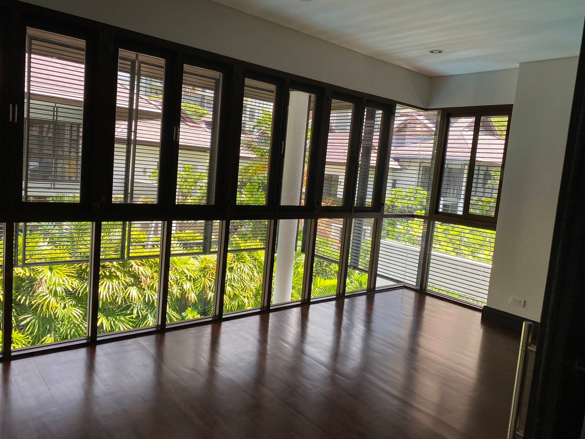 ให้เช่าบ้านสุขุมวิท อโศก ทองหล่อ : House Sukhumvit 18: 4bed 5bath 100sqwah 455sqm. 320,000/mth. Am: 0656199198