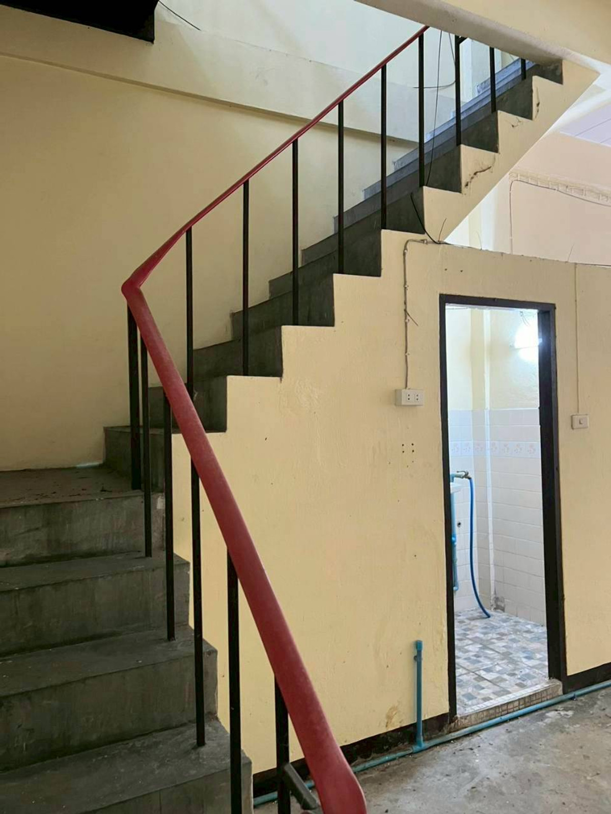 For SaleHome OfficeMin Buri, Romklao : Commercial building for sale, 3.5 floors, Sri Prajak Villa 1-2 (Ramkhamhaeng 156), Saphan Sung District, Bangkok, price 3,700,000 baht.