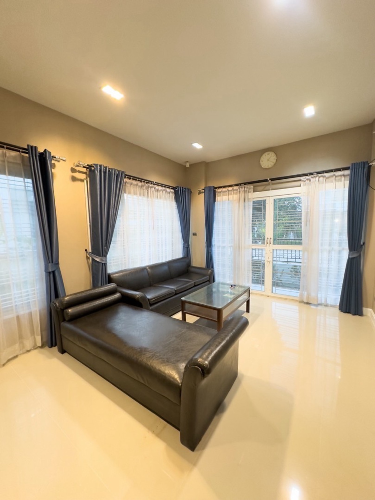 For RentHouseLadkrabang, Suwannaphum Airport : House for rent, Perfect Place Sukhumvit 77, pets allowed.