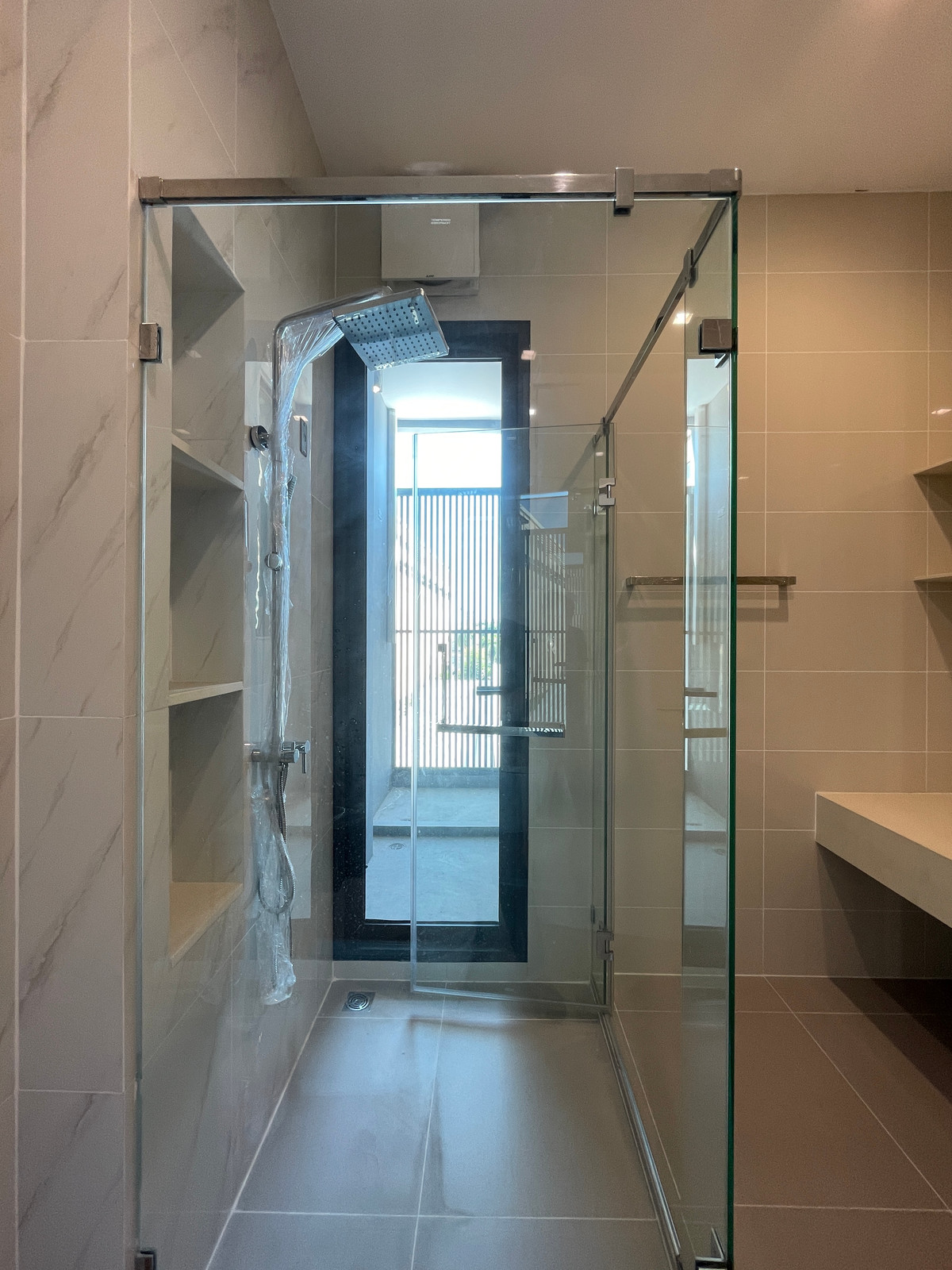 For SaleHome OfficeRamkhamhaeng, Hua Mak : Luxurious 5-story home office for sale, Metier Rama 9 project (Metier Rama 9), designed under the concept of superiority. Private parking for up to 6 cars