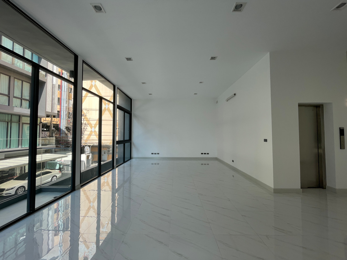 For SaleHome OfficeRamkhamhaeng, Hua Mak : Luxurious 5-story home office for sale, Metier Rama 9 project (Metier Rama 9), designed under the concept of superiority. Private parking for up to 6 cars