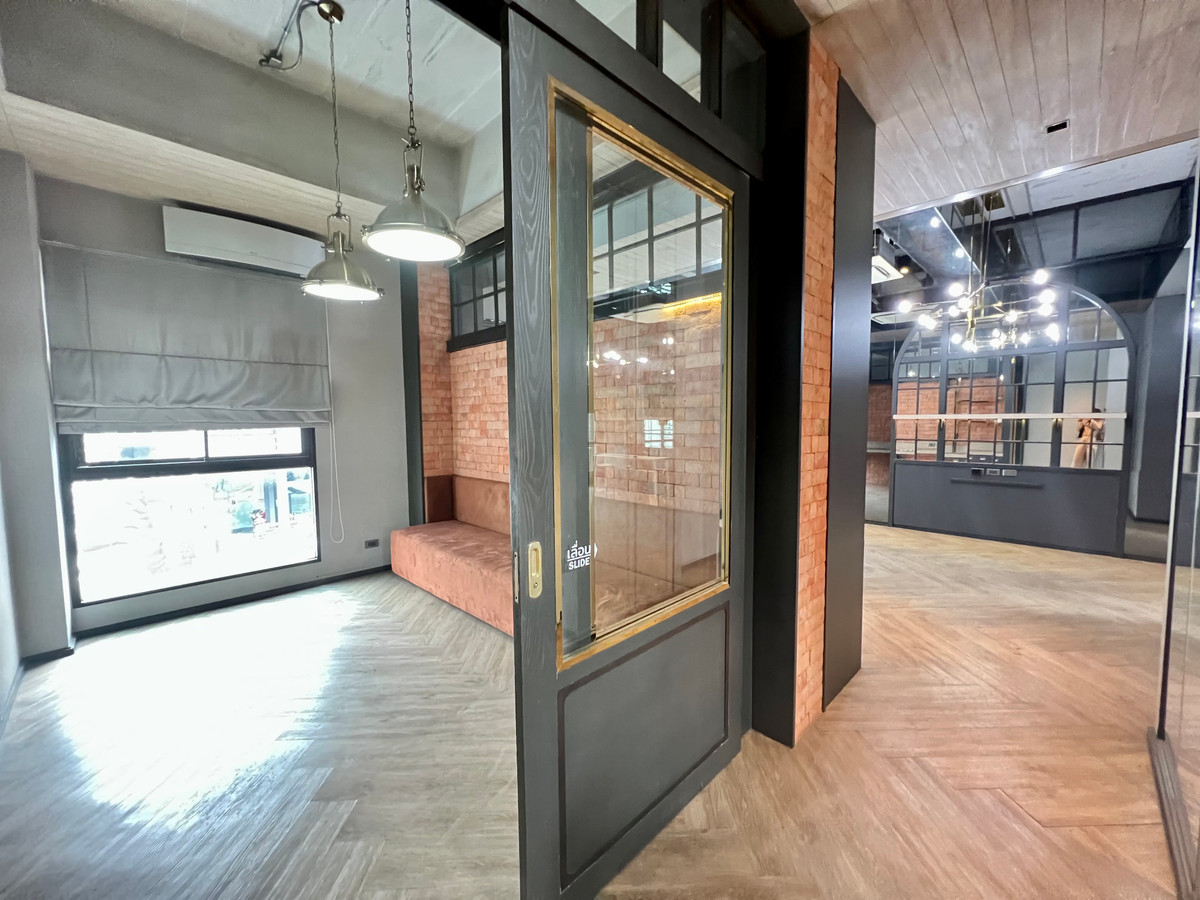 ให้เช่าโฮมออฟฟิศเลียบทางด่วนรามอินทรา : ให้เช่า ARCO Home Office 4 ชั้น | หลังมุม ทำเล Prime Ekkamai–Ramintra | พื้นที่ใหญ่ 395 ตร.ม. | จอดรถได้สูงสุด 6 คัน