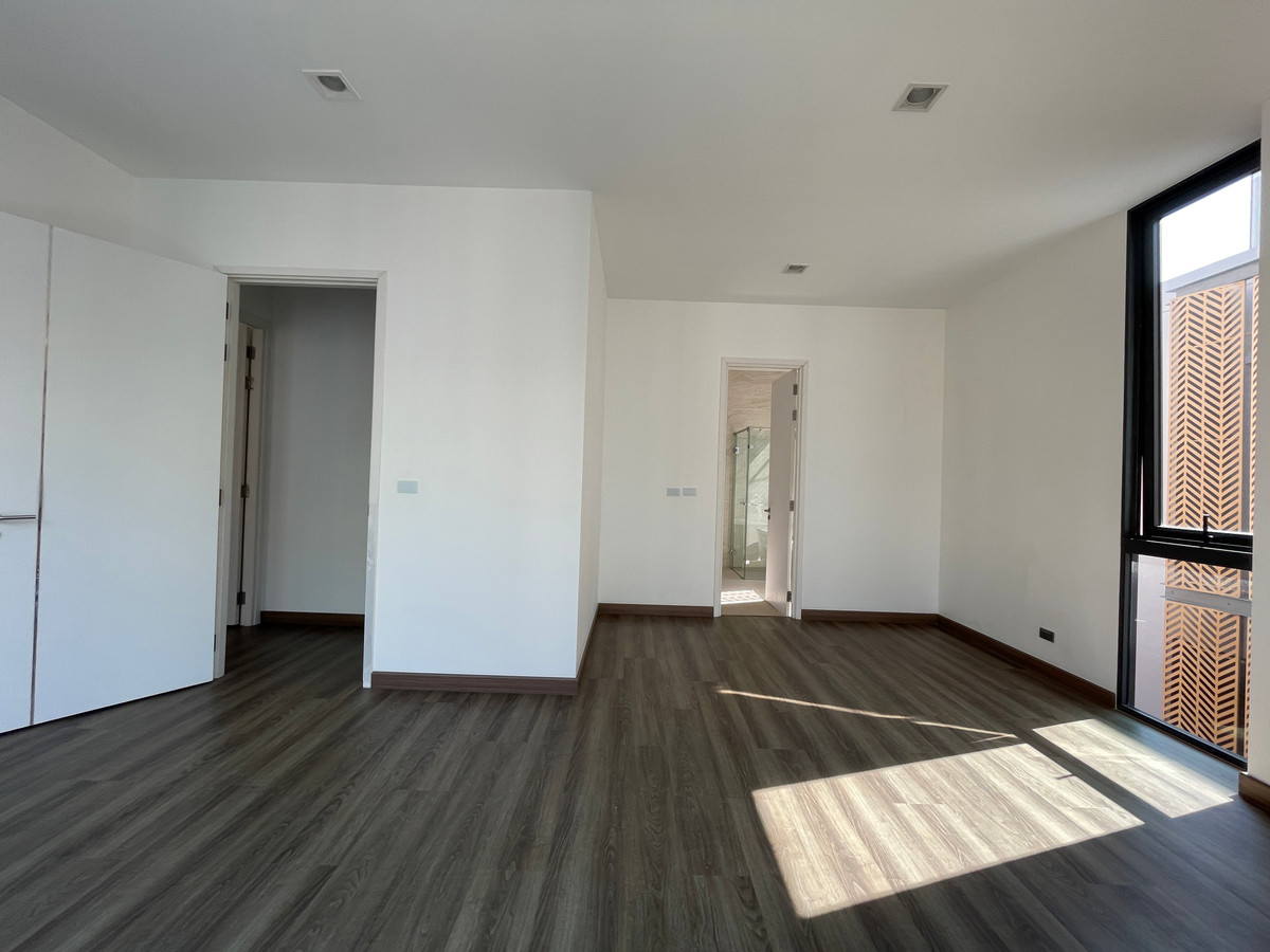 For SaleHome OfficeRamkhamhaeng, Hua Mak : Luxurious 5-story home office for sale, Metier Rama 9 project (Metier Rama 9), designed under the concept of superiority. Private parking for up to 6 cars