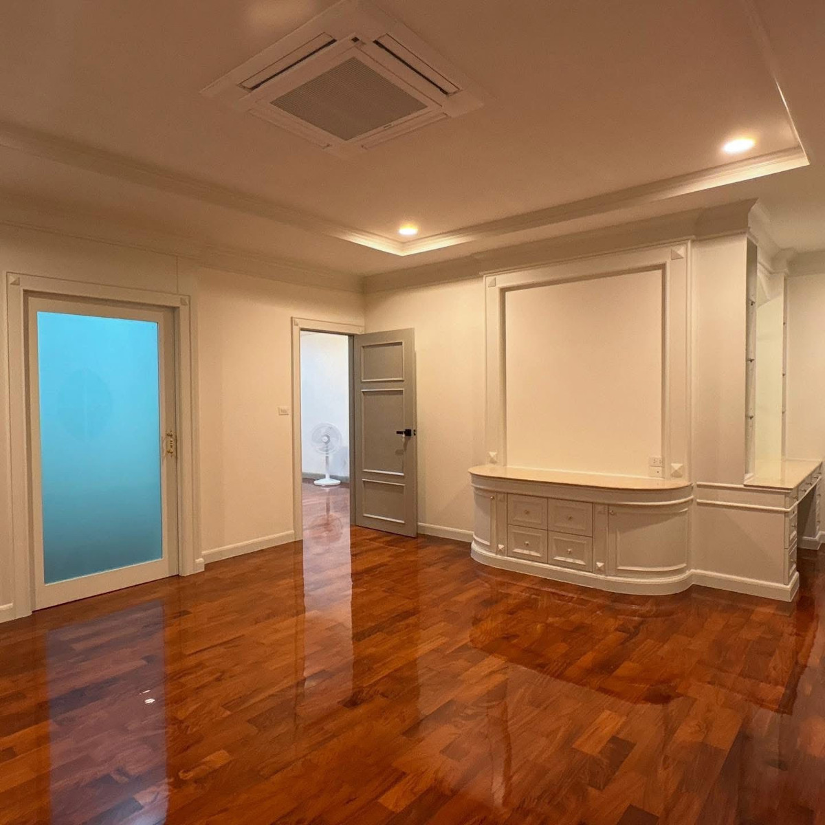 For RentHouseLadkrabang, Suwannaphum Airport : P-2929 For rent! Golden Nakara On Nut 65 ready to move in.