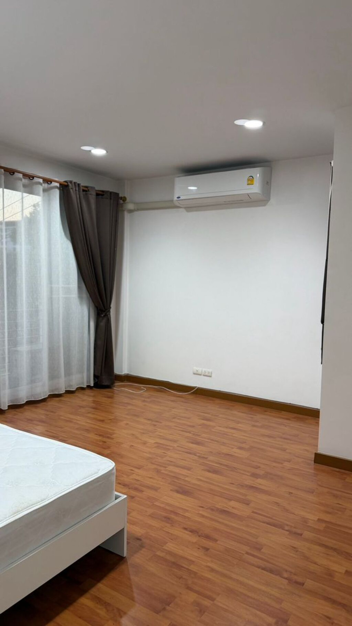 ให้เช่าทาวน์โฮมลาดกระบัง สุวรรณภูมิ : ให้เช่า บ้านกลางเมือง เอสเซ้นส์ อ่อนนุช-วงแหวน 3 ชั้น เลขที่ 489/8 (หลังมุม มีพื้นที่ด้านข้าง) (เลี้ยงสัตว์ได้)