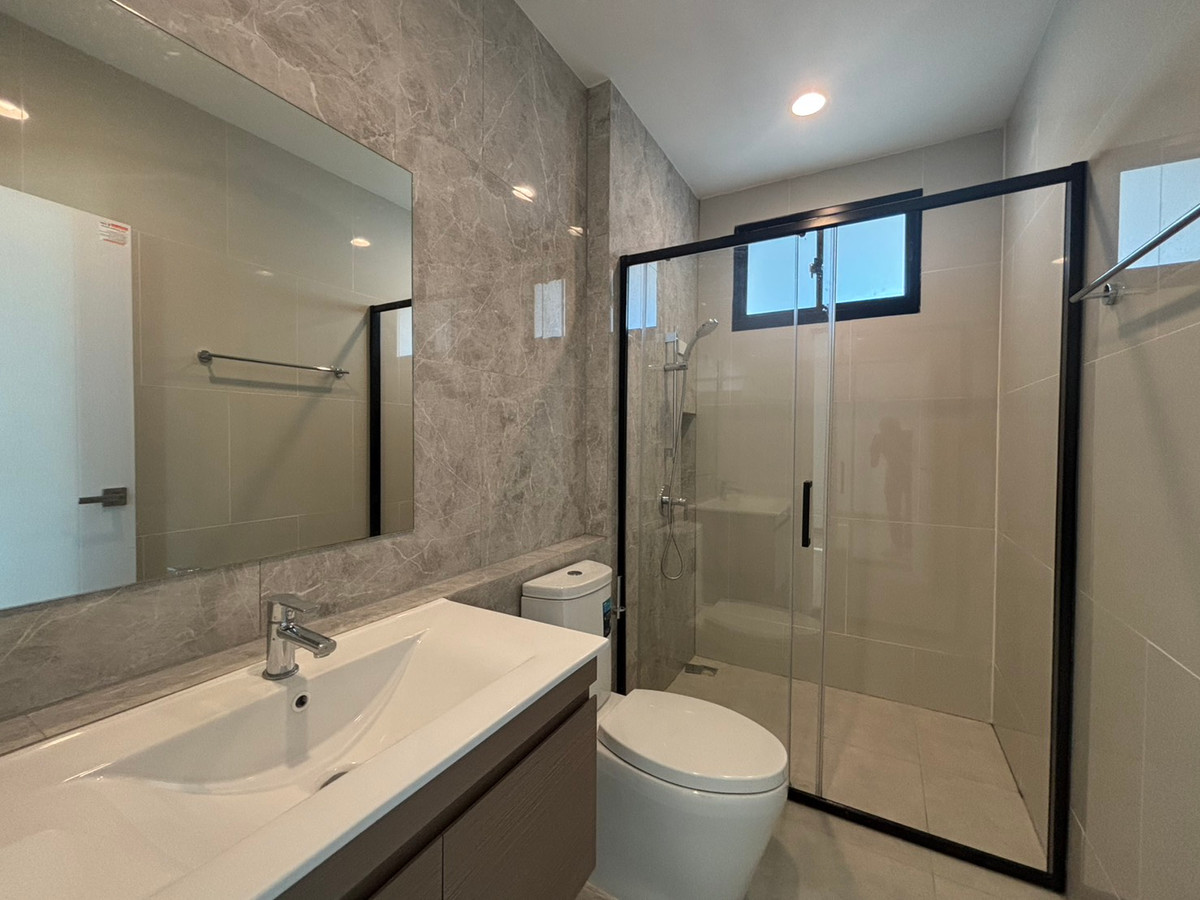 ขายทาวน์โฮมพระราม 3 สาธุประดิษฐ์ : ✨ขายทาวน์โฮมสไตล์ Modern 4ชั้นย่านพระราม 3 ขนาด 270ตรม. 3ห้องนอน เน้นความโปร่ง โล่งภายในในตัวบ้าน ใกล้ King’s College International School และทางด่วน