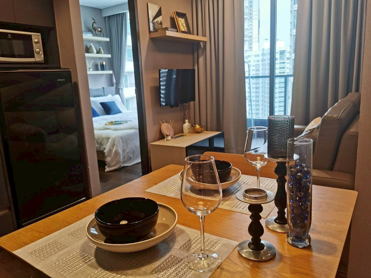 CondoSukhumvit, Asoke, Thonglor : Condo The Lumpini 24, convenient travel, near BTS, there is a shuttle, beautiful room, fully furnished, ready to move in!!