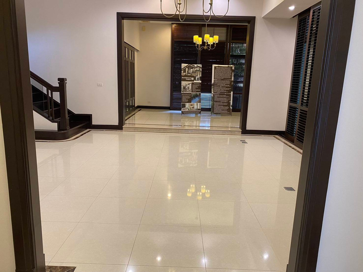 ให้เช่าบ้านสุขุมวิท อโศก ทองหล่อ : House Sukhumvit 18: 4bed 5bath 100sqwah 455sqm. 320,000/mth. Am: 0656199198