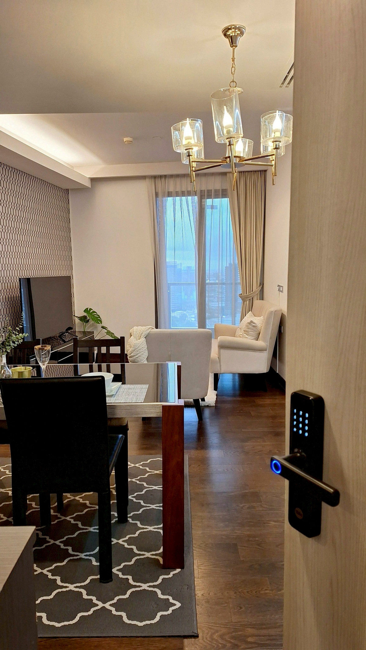 For RentCondoSukhumvit, Asoke, Thonglor : Condo The Lumpini 24, convenient travel, near BTS, there is a shuttle, beautiful room, fully furnished, ready to move in!!