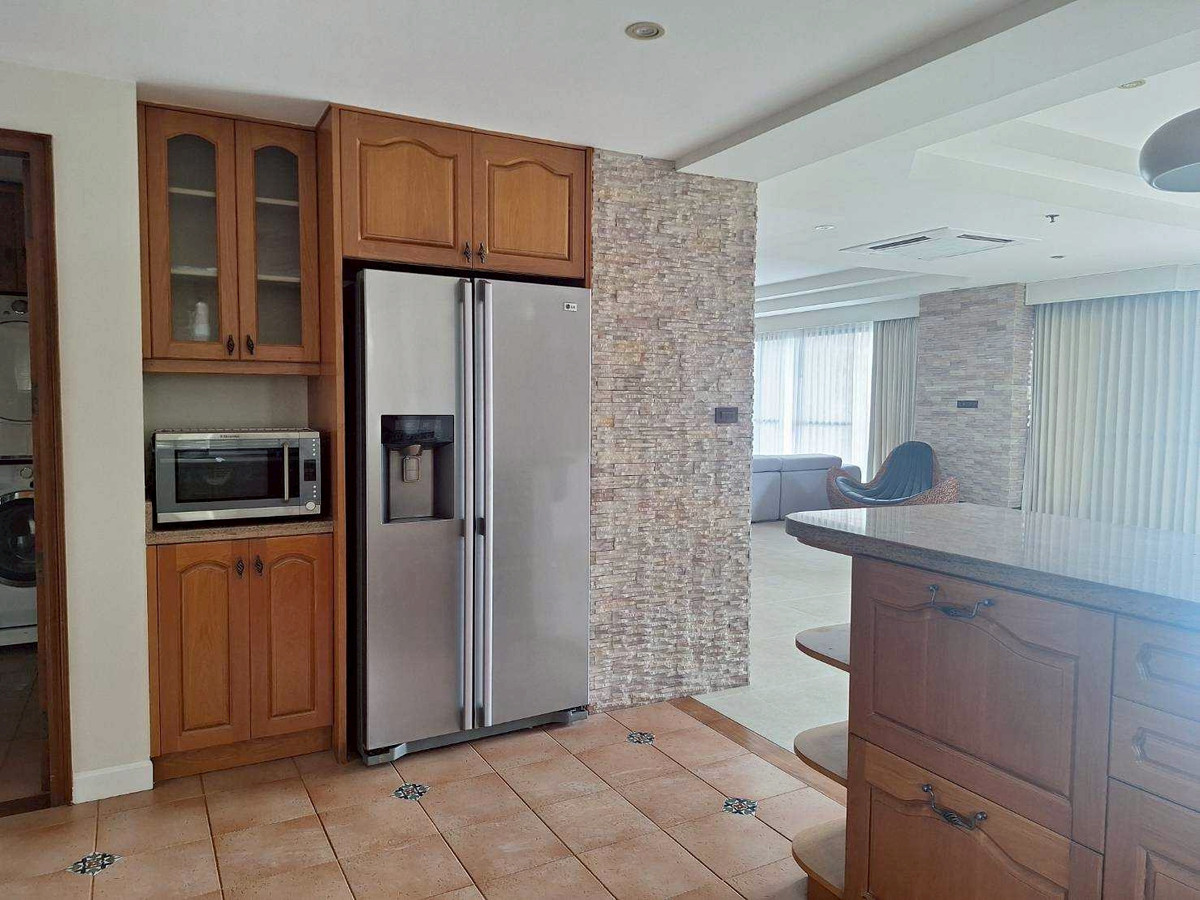 For RentCondoSukhumvit, Asoke, Thonglor : Condo Le Raffine Sukhumvit 24, convenient travel, close to BTS, has a shuttle, fully furnished, ready to move in!