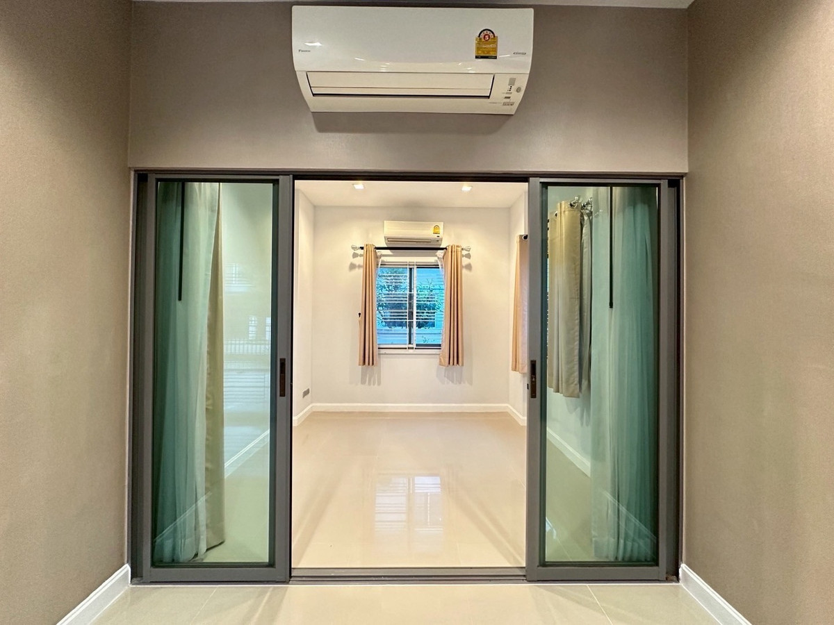 For RentHouseLadkrabang, Suwannaphum Airport : House for rent, Perfect Place Sukhumvit 77, pets allowed.