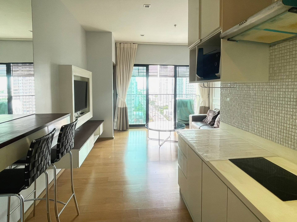 For RentCondoRatchathewi,Phayathai : For Rent 📍 Noble Revent 📍 Ready-to-move-in condo in the heart of Phaya Thai, near BTS Phaya Thai & Airport Rail Link. Just a few steps away! 🚆