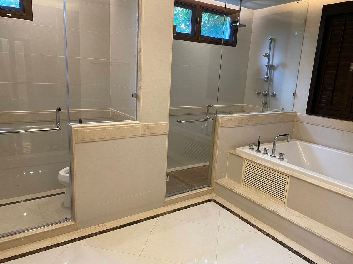 ให้เช่าบ้านสุขุมวิท อโศก ทองหล่อ : House Sukhumvit 18: 4bed 5bath 100sqwah 455sqm. 320,000/mth. Am: 0656199198