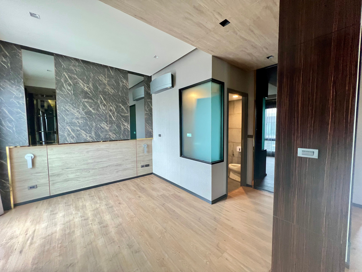 ให้เช่าโฮมออฟฟิศเลียบทางด่วนรามอินทรา : ให้เช่า ARCO Home Office 4 ชั้น | หลังมุม ทำเล Prime Ekkamai–Ramintra | พื้นที่ใหญ่ 395 ตร.ม. | จอดรถได้สูงสุด 6 คัน