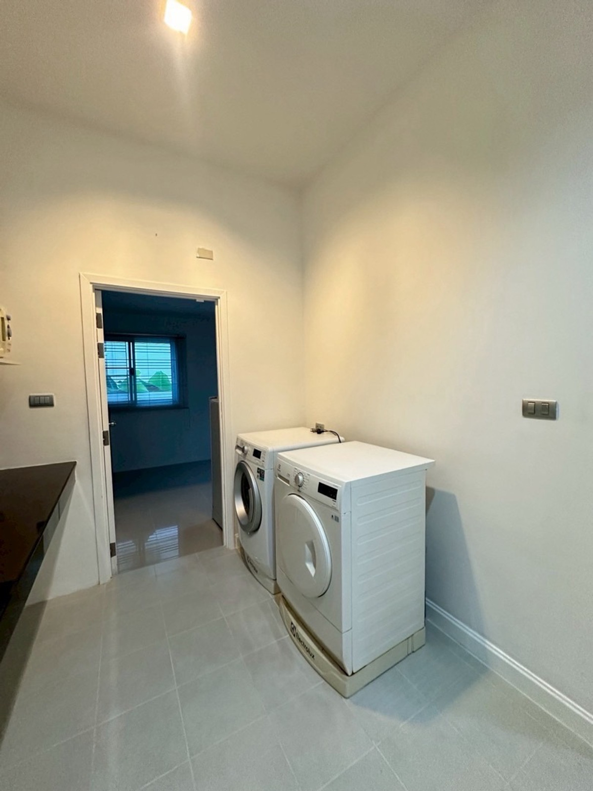 For RentHouseLadkrabang, Suwannaphum Airport : House for rent, Perfect Place Sukhumvit 77, pets allowed.