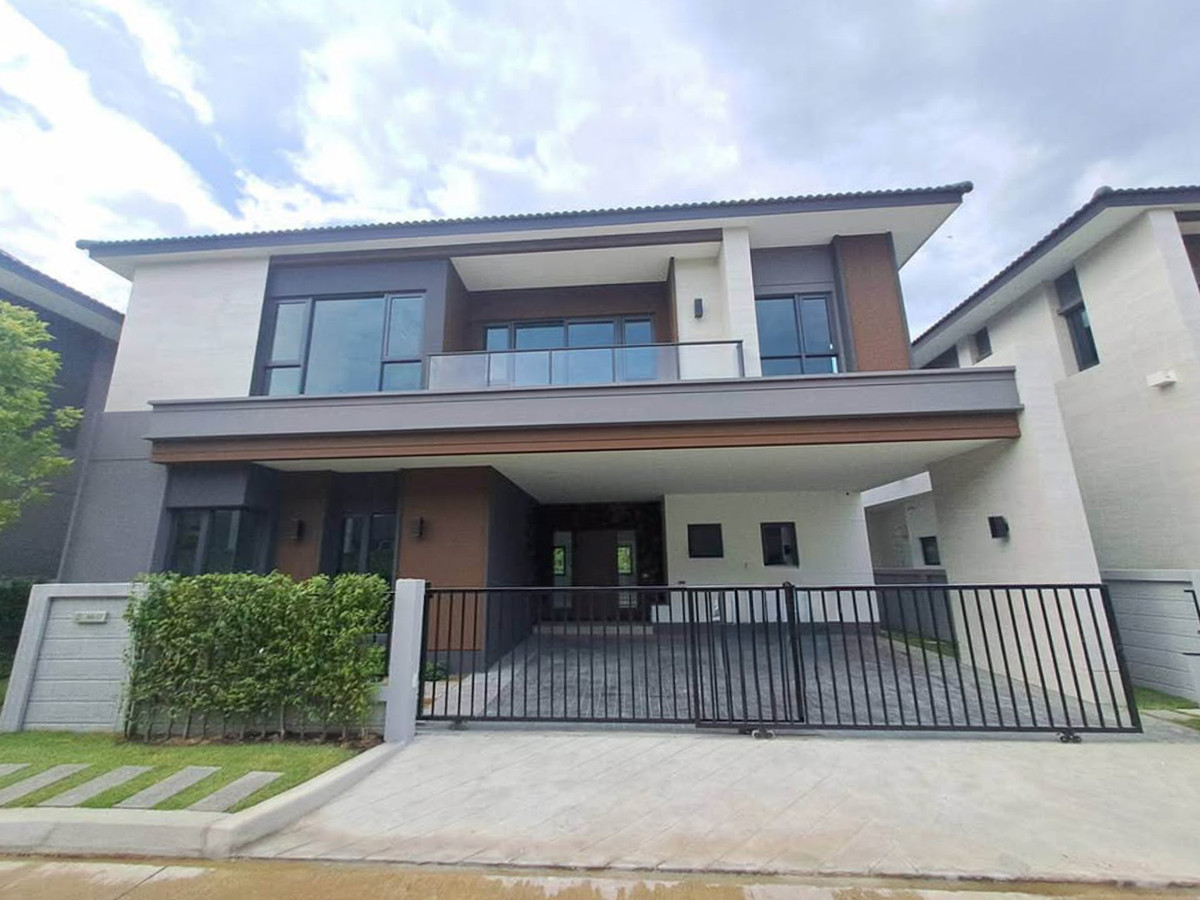 For RentHouseBangna, Bearing, Lasalle : The City Bangna 3 Luxury Detached House 4 Bedrooms 5 Bathrooms with 3 Parking near Mega Bangna Please call: 062-496-6454