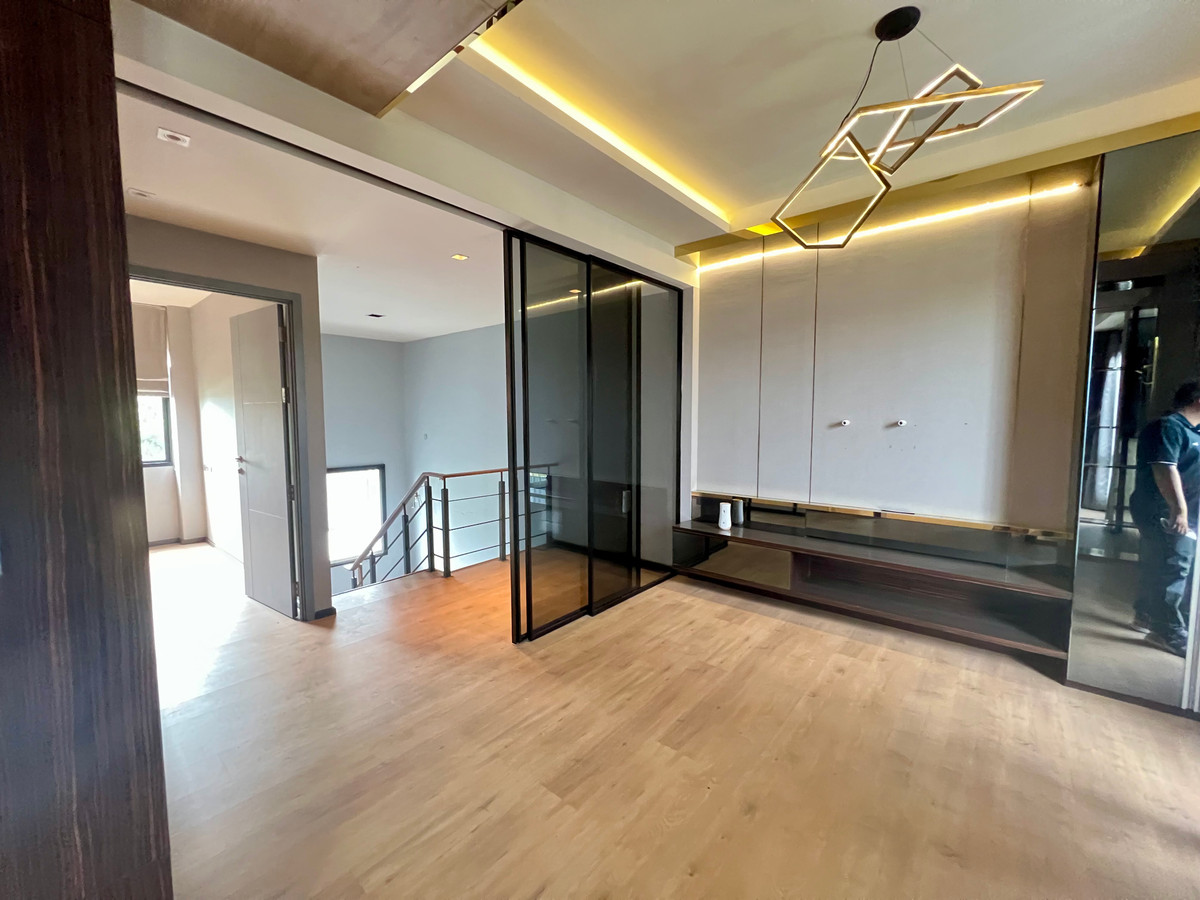 ให้เช่าโฮมออฟฟิศเลียบทางด่วนรามอินทรา : ให้เช่า ARCO Home Office 4 ชั้น | หลังมุม ทำเล Prime Ekkamai–Ramintra | พื้นที่ใหญ่ 395 ตร.ม. | จอดรถได้สูงสุด 6 คัน