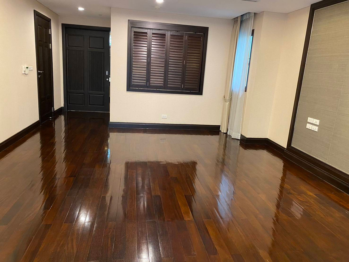 ให้เช่าบ้านสุขุมวิท อโศก ทองหล่อ : House Sukhumvit 18: 4bed 5bath 100sqwah 455sqm. 320,000/mth. Am: 0656199198