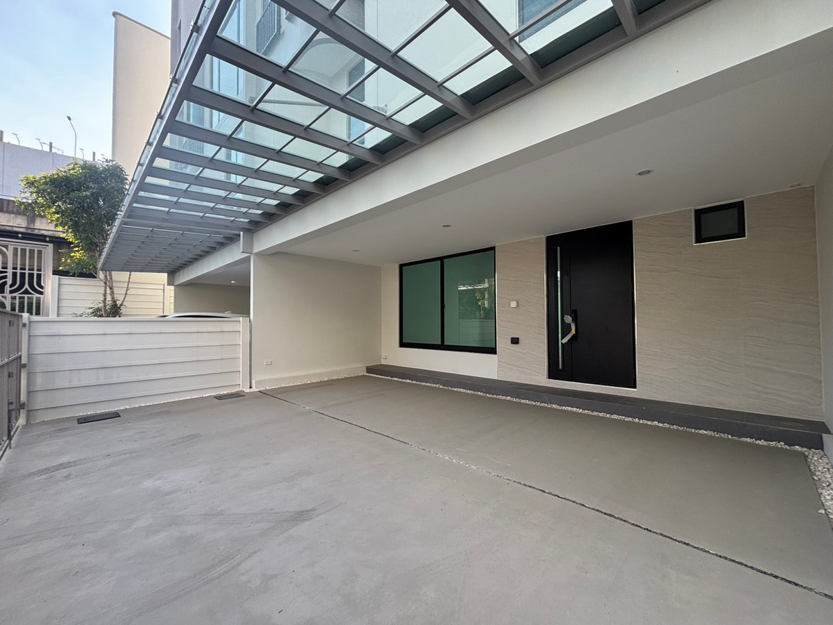 ขายทาวน์โฮมพระราม 3 สาธุประดิษฐ์ : ✨ขายทาวน์โฮมสไตล์ Modern 4ชั้นย่านพระราม 3 ขนาด 270ตรม. 3ห้องนอน เน้นความโปร่ง โล่งภายในในตัวบ้าน ใกล้ King’s College International School และทางด่วน