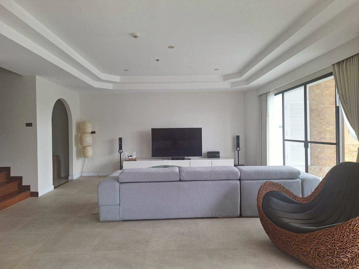 For RentCondoSukhumvit, Asoke, Thonglor : Condo Le Raffine Sukhumvit 24, convenient travel, close to BTS, has a shuttle, fully furnished, ready to move in!