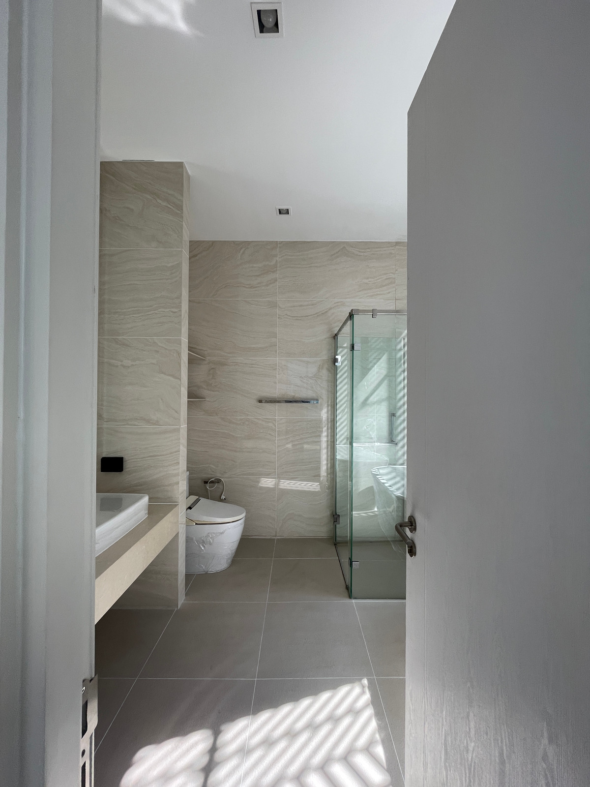 For SaleHome OfficeRamkhamhaeng, Hua Mak : Luxurious 5-story home office for sale, Metier Rama 9 project (Metier Rama 9), designed under the concept of superiority. Private parking for up to 6 cars