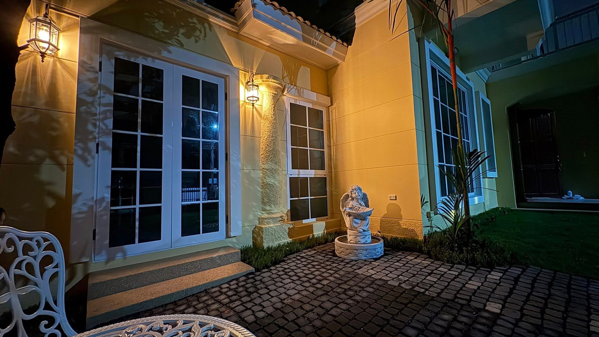 For RentHouseLadkrabang, Suwannaphum Airport : P-2929 For rent! Golden Nakara On Nut 65 ready to move in.