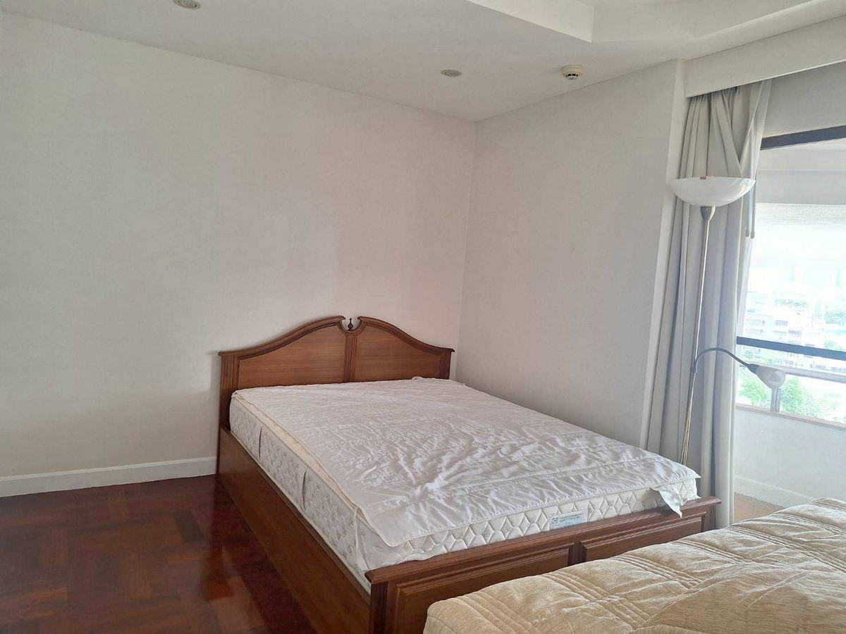 For RentCondoSukhumvit, Asoke, Thonglor : Condo Le Raffine Sukhumvit 24, convenient travel, close to BTS, has a shuttle, fully furnished, ready to move in!