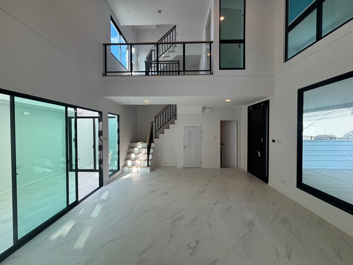 ขายทาวน์โฮมพระราม 3 สาธุประดิษฐ์ : ✨ขายทาวน์โฮมสไตล์ Modern 4ชั้นย่านพระราม 3 ขนาด 270ตรม. 3ห้องนอน เน้นความโปร่ง โล่งภายในในตัวบ้าน ใกล้ King’s College International School และทางด่วน