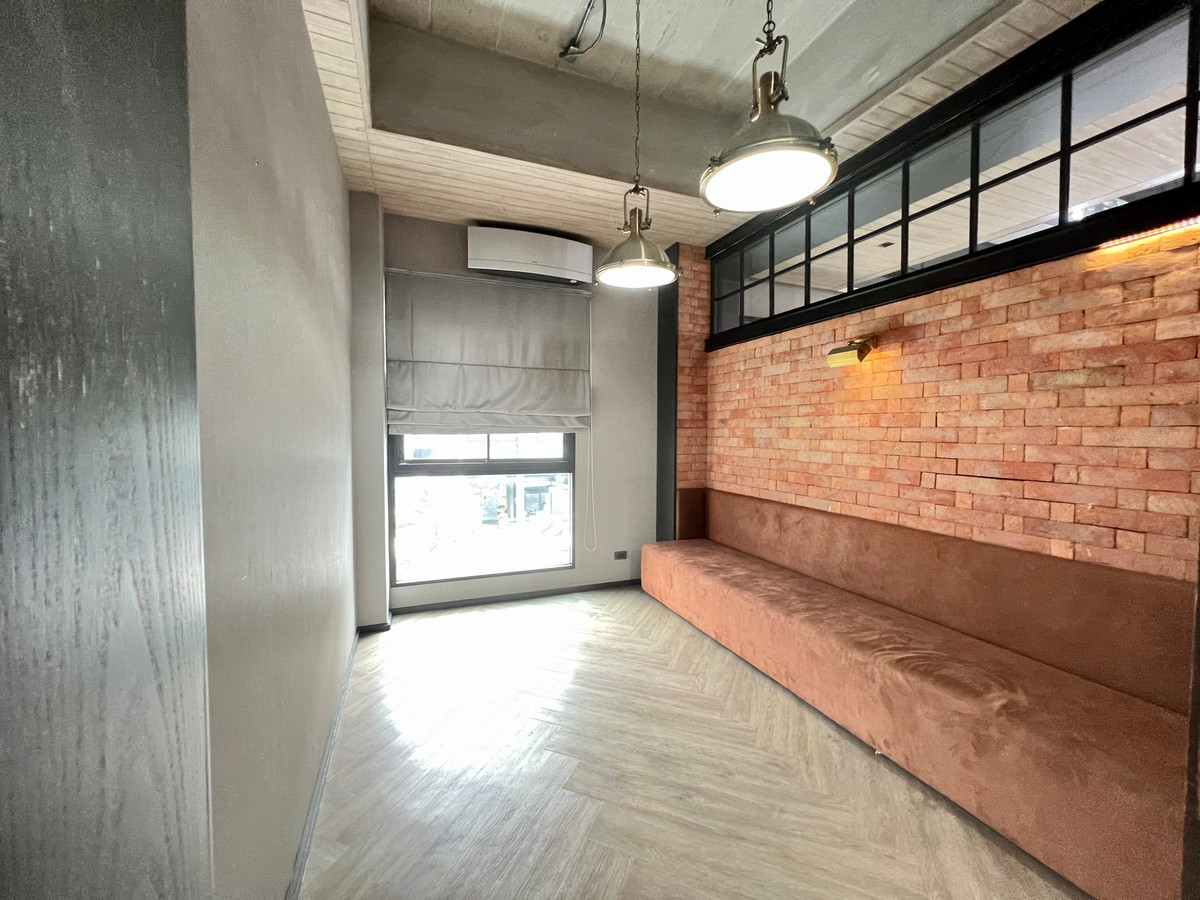 ให้เช่าโฮมออฟฟิศเลียบทางด่วนรามอินทรา : ให้เช่า ARCO Home Office 4 ชั้น | หลังมุม ทำเล Prime Ekkamai–Ramintra | พื้นที่ใหญ่ 395 ตร.ม. | จอดรถได้สูงสุด 6 คัน