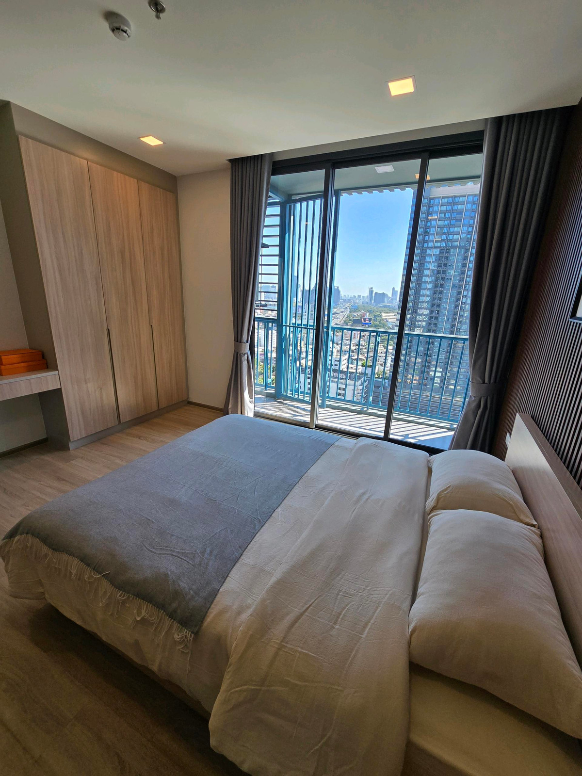 For RentCondoRatchathewi,Phayathai : For Rent 🔥 XT PHAYATHAI 🔥 Fully furnished with appliances, near BTS Phayathai.