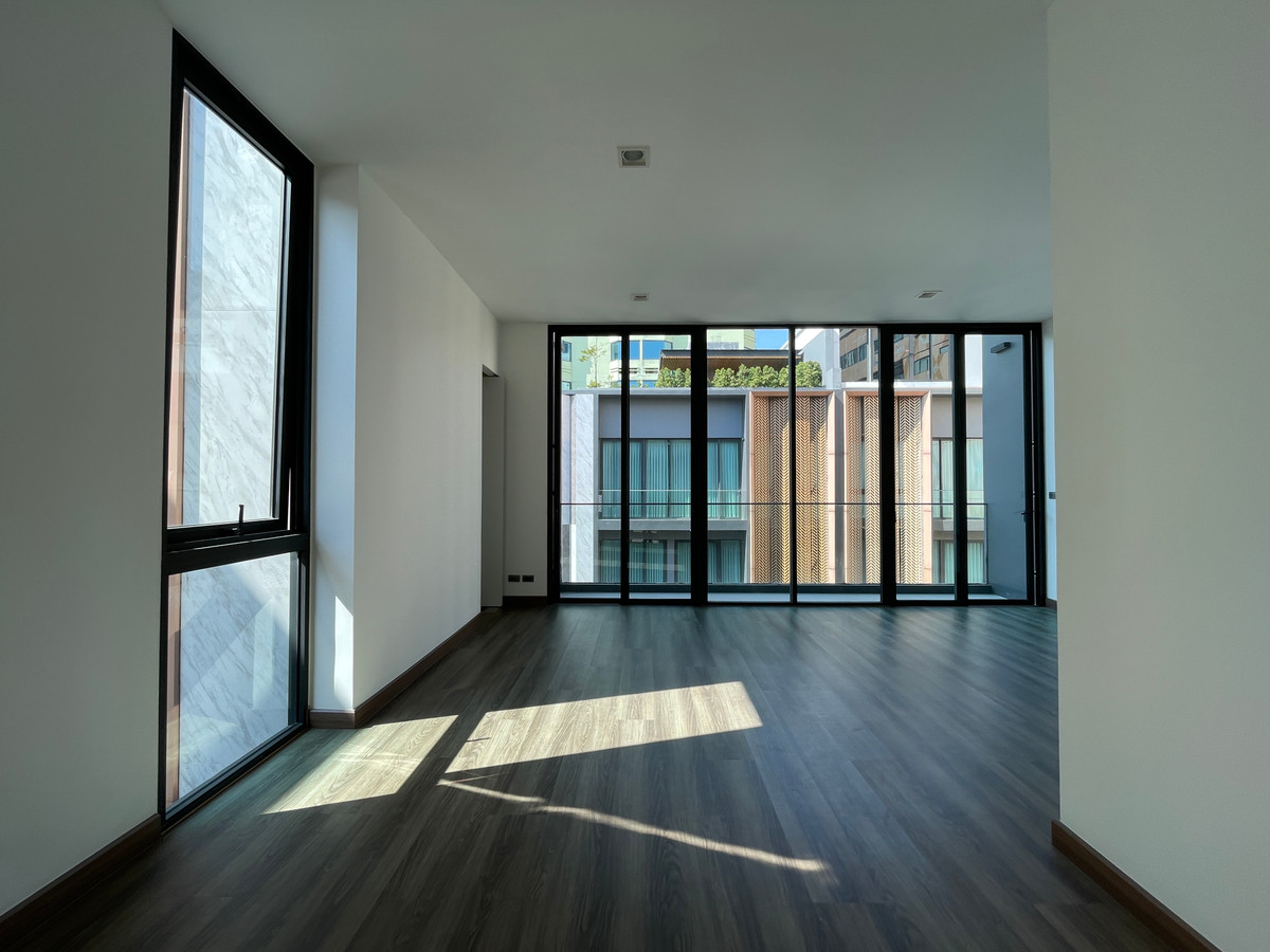 For SaleHome OfficeRamkhamhaeng, Hua Mak : Luxurious 5-story home office for sale, Metier Rama 9 project (Metier Rama 9), designed under the concept of superiority. Private parking for up to 6 cars