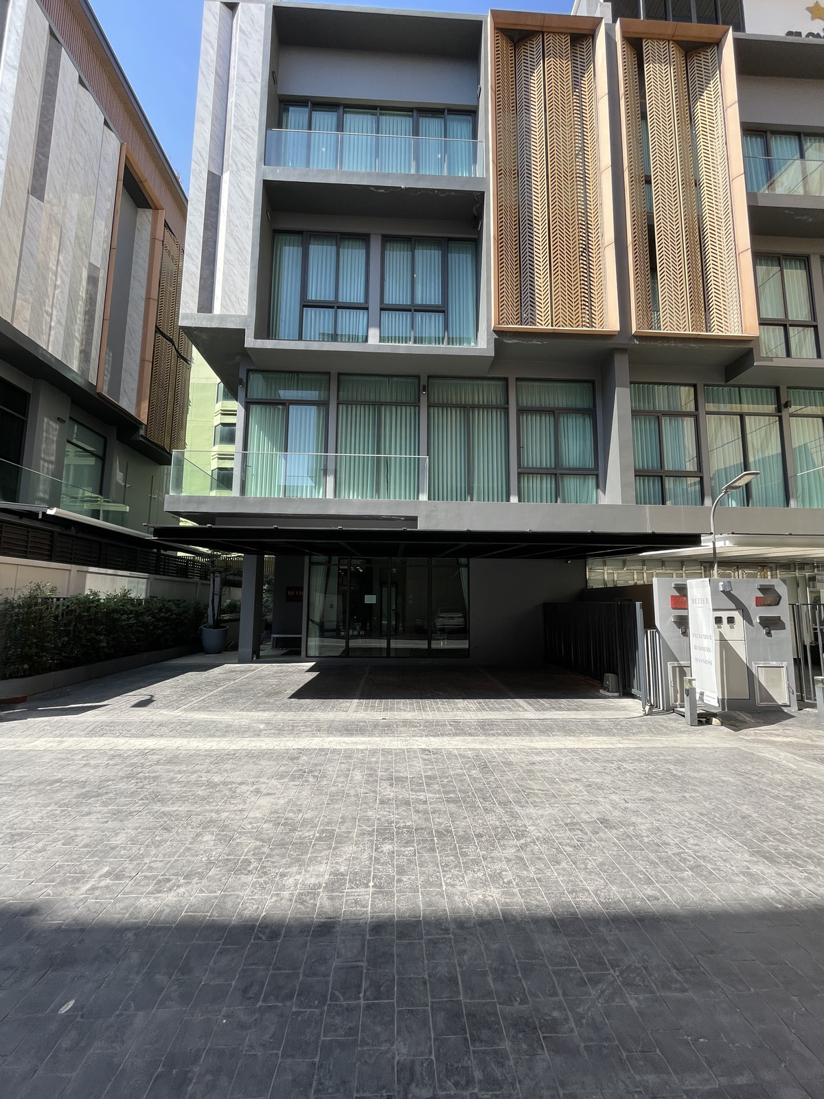 For SaleHome OfficeRamkhamhaeng, Hua Mak : [For Sale] The ultimate luxury home office, 5 floors Metier Rama 9 Rare Item, only 8 units, next to The Mall Ramkhamhaeng and MRT | Area 560 sq m, parking for 6 cars.